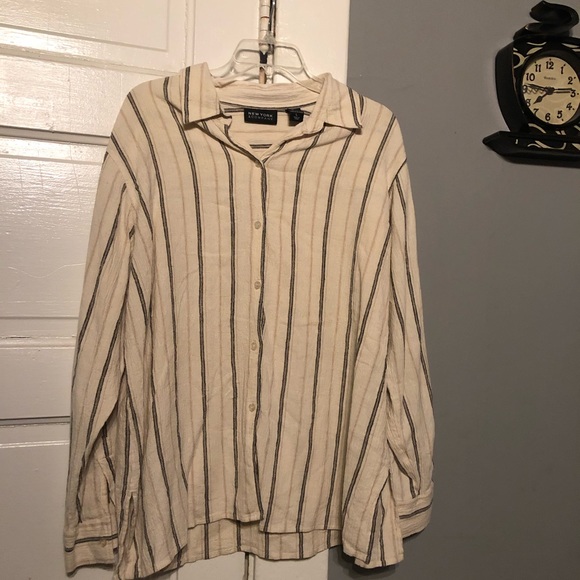 New York & Company Tops - Woman’s New York & Company Button Down Shirt.